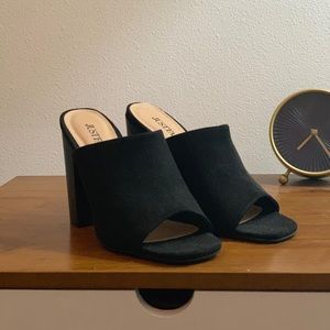 JustFabulous “Eyecatcher” in Black // Size 7